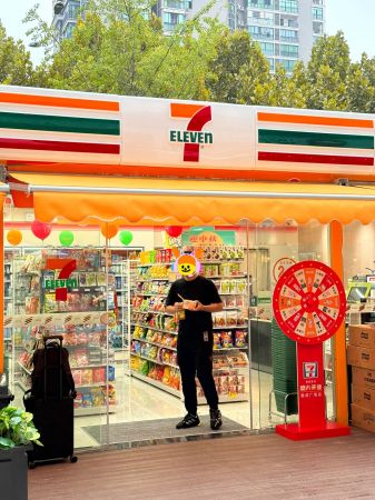 7-Eleven：全球便利店的领航者，持续创新引领未来零售新风尚(图1)